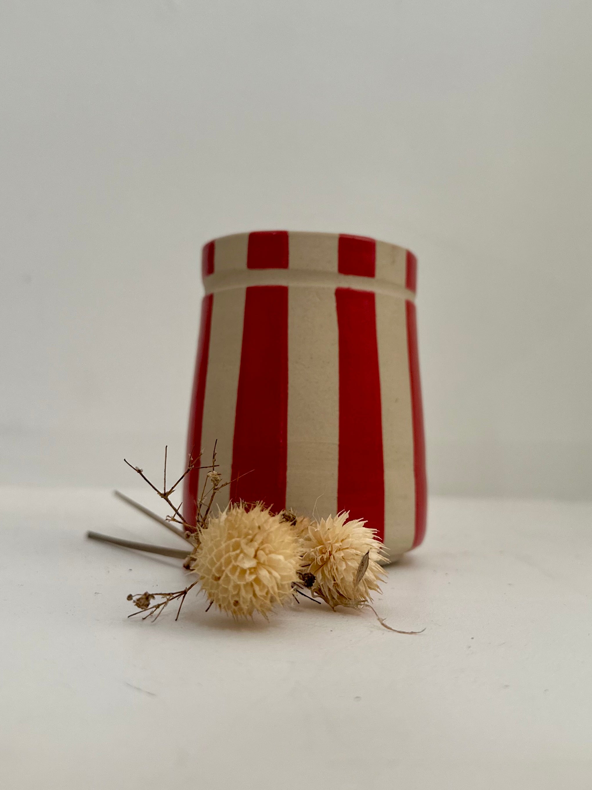 Petit vase rayé rouge