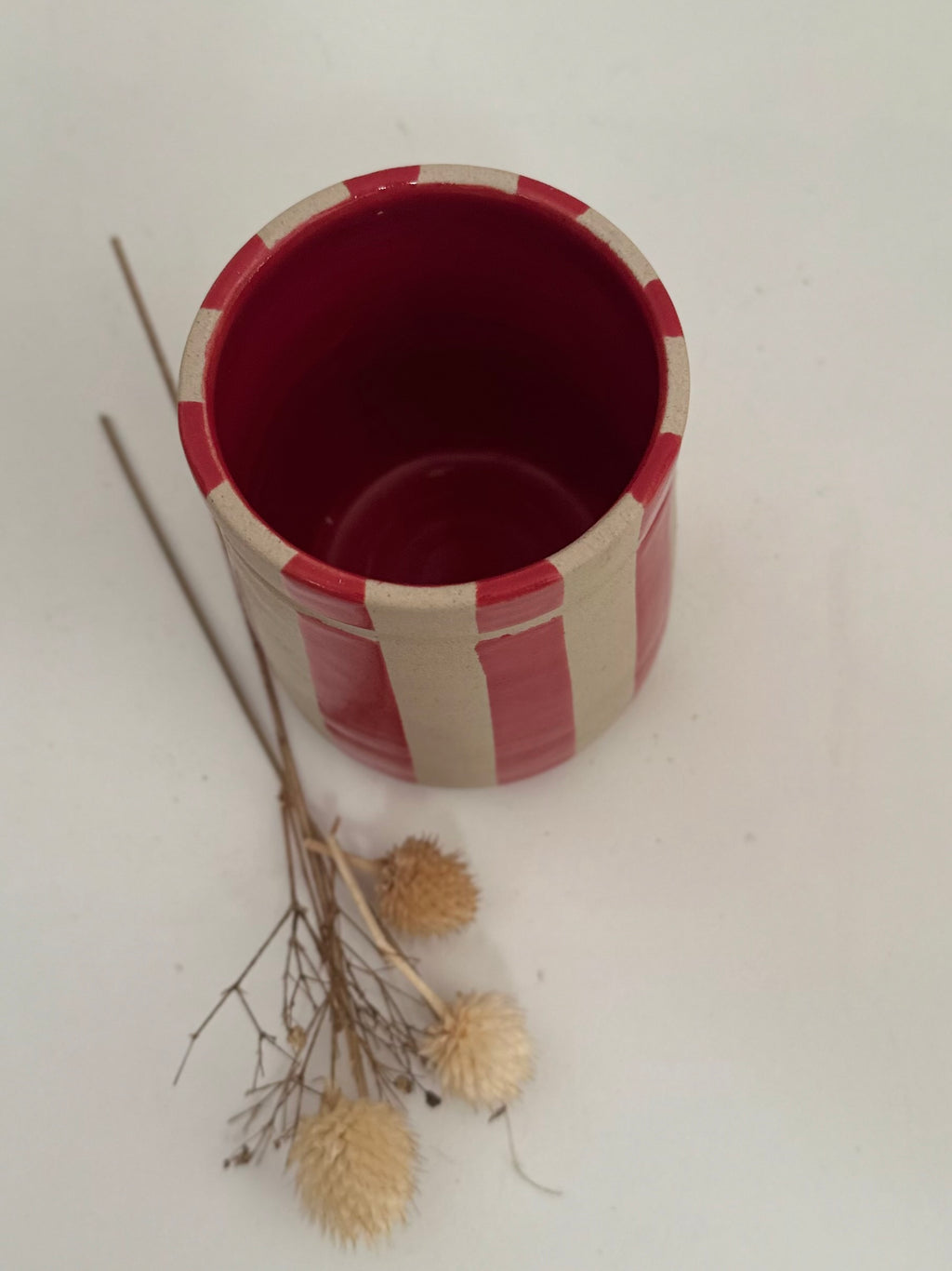 Petit vase rayé rouge