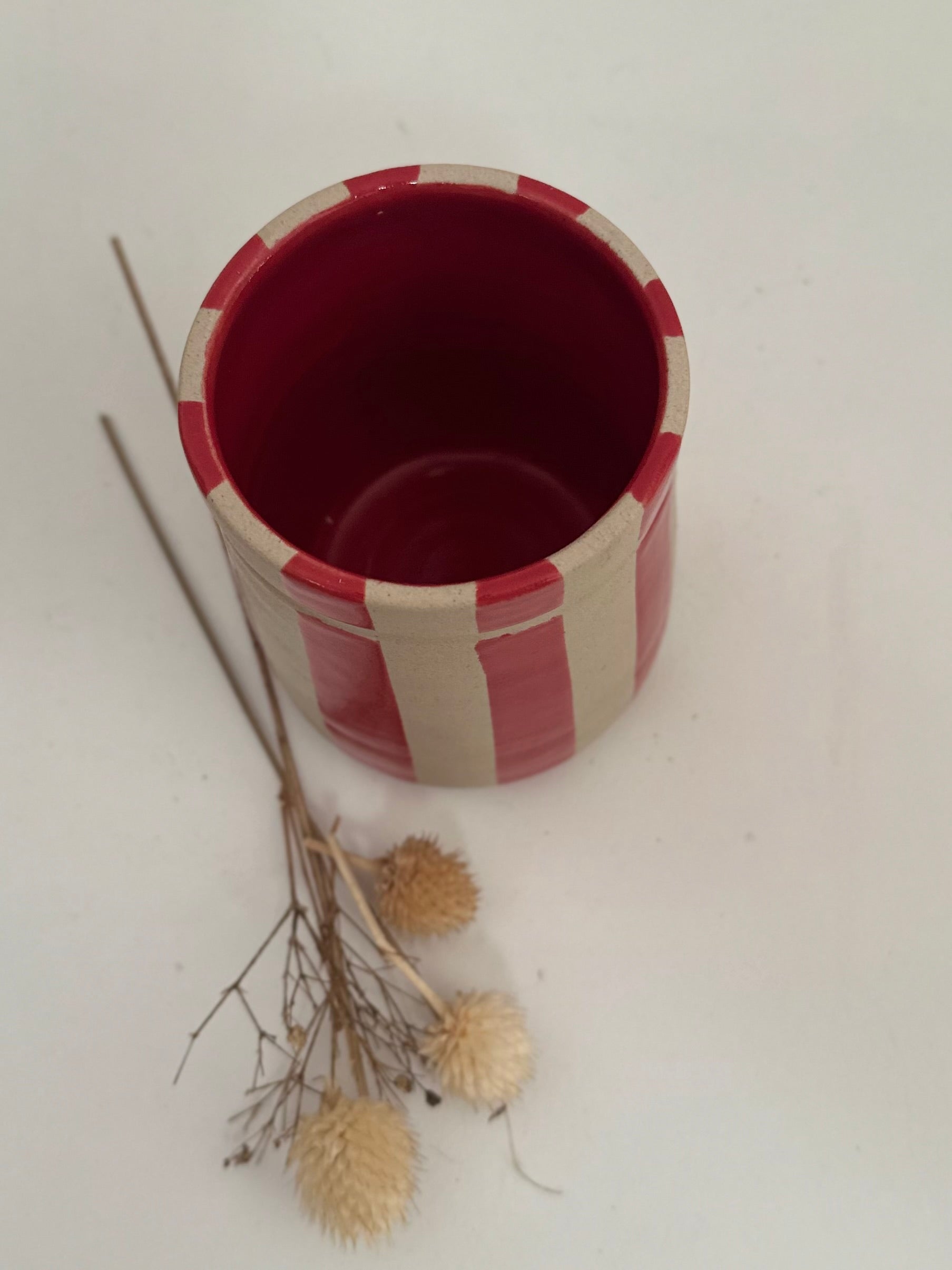 Petit vase rayé rouge